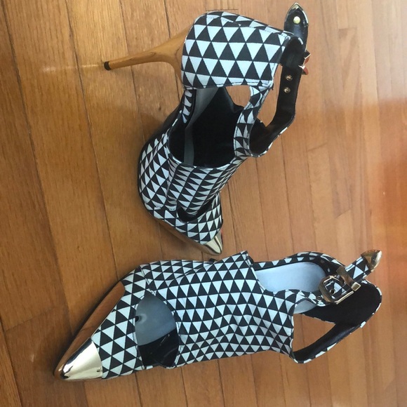 Stylish Heels - Picture 2 of 4